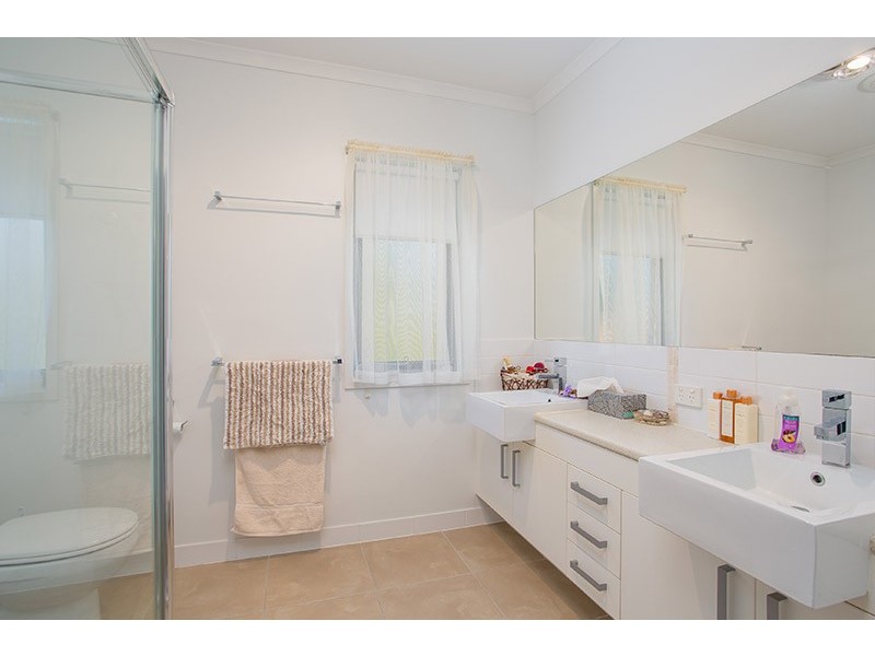 33 Hillside Circuit, Chermside West QLD 4032