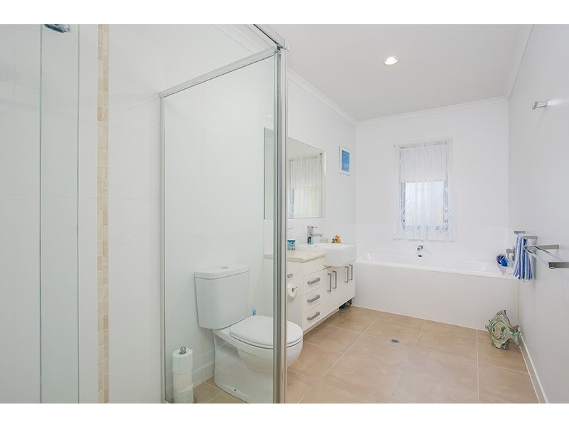 33 Hillside Circuit, Chermside West QLD 4032