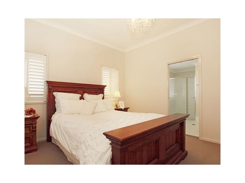 63 Petrie Crescent, Aspley QLD 4034