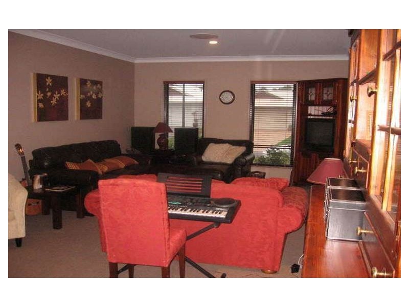 4 Oltrarno Place, Bridgeman Downs QLD 4035