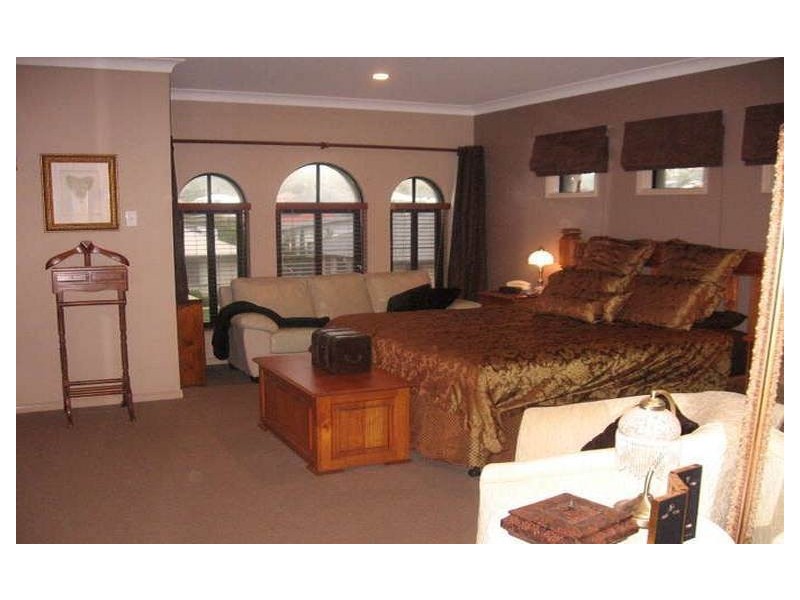 4 Oltrarno Place, Bridgeman Downs QLD 4035