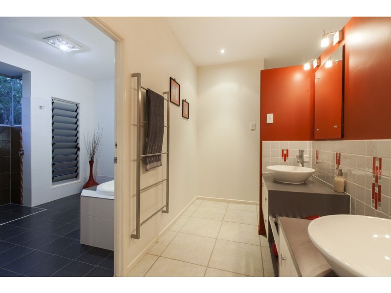 73 Neville Road, Bridgeman Downs QLD 4035