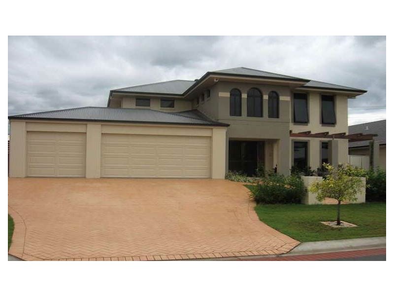 4 Oltrarno Place, Bridgeman Downs QLD 4035