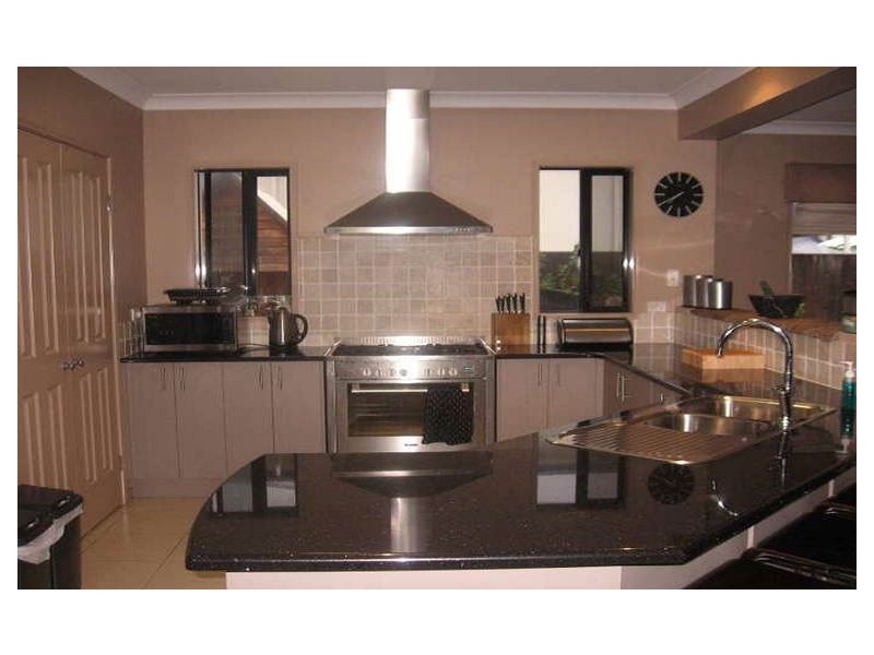 4 Oltrarno Place, Bridgeman Downs QLD 4035