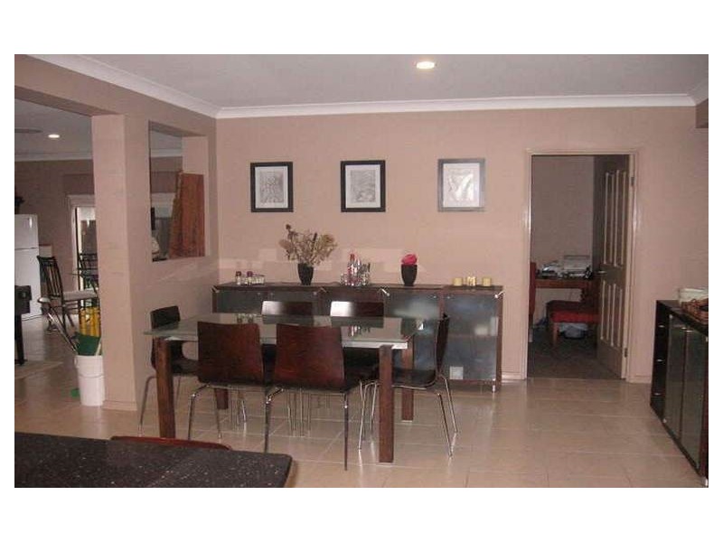 4 Oltrarno Place, Bridgeman Downs QLD 4035