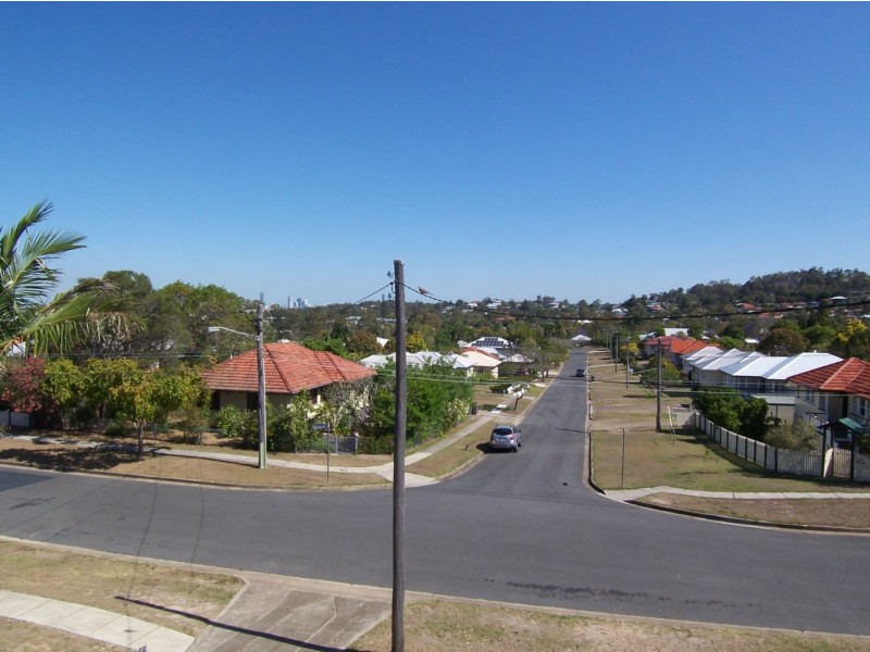 33 Thuruna Street, Stafford QLD 4053