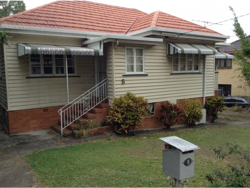 5 Hilltop Avenue, Chermside QLD 4032