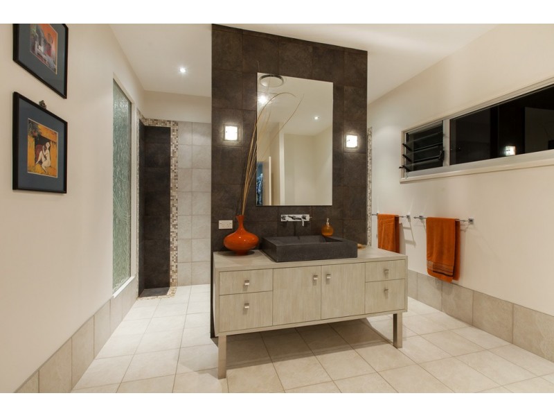 73 Neville Road, Bridgeman Downs QLD 4035