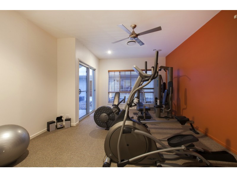 73 Neville Road, Bridgeman Downs QLD 4035