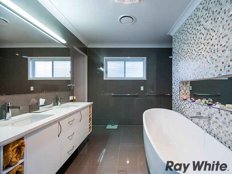 4 Dress Circle Court, Bridgeman Downs QLD 4035