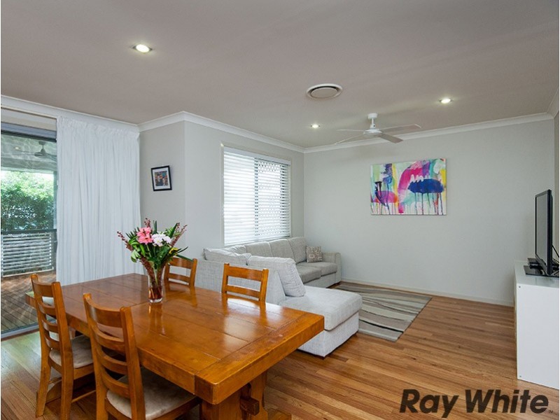 4 Dewberry Place, Bridgeman Downs QLD 4035