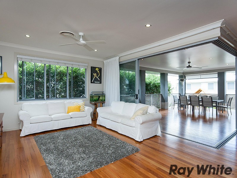 4 Dewberry Place, Bridgeman Downs QLD 4035