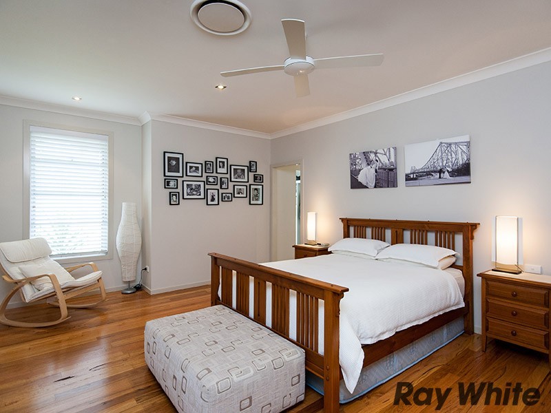 4 Dewberry Place, Bridgeman Downs QLD 4035