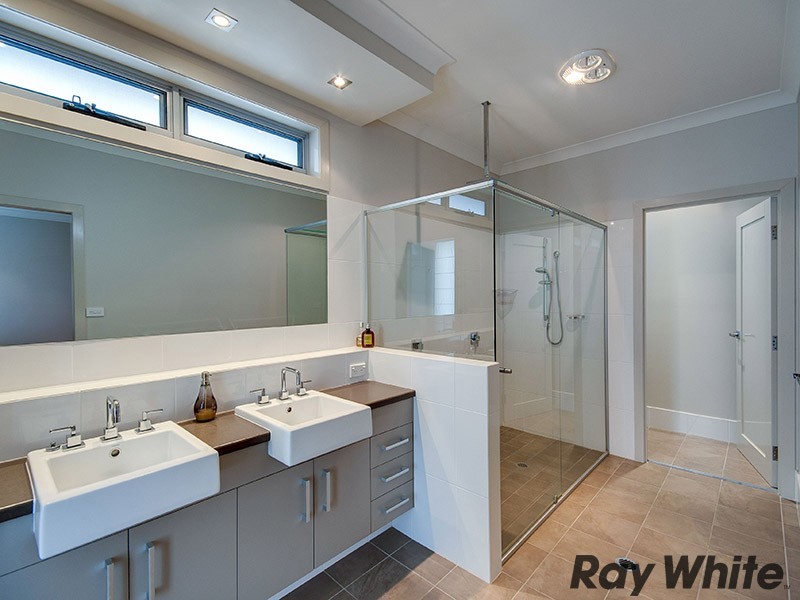 4 Dewberry Place, Bridgeman Downs QLD 4035