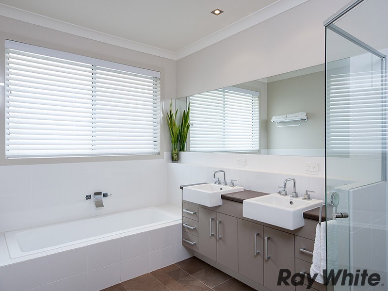 4 Dewberry Place, Bridgeman Downs QLD 4035