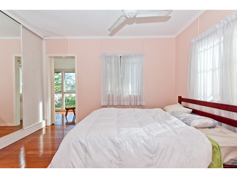 94 Pangeza Street, Stafford Heights QLD 4053