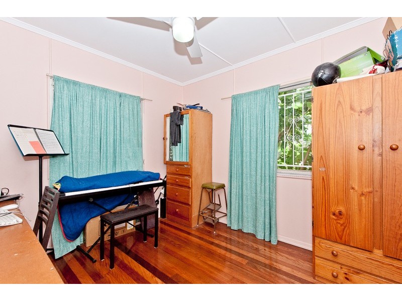 94 Pangeza Street, Stafford Heights QLD 4053