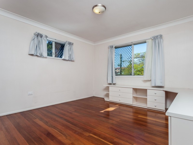 25 Sammells Drive, Chermside QLD 4032