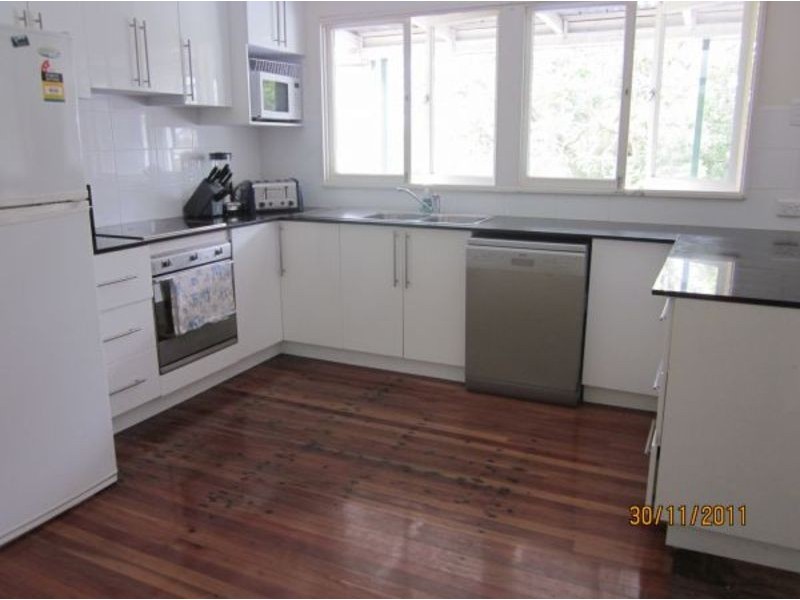 42 Curwen Terrace, Chermside QLD 4032