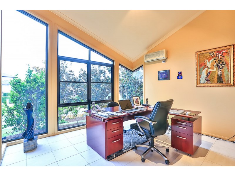 28 Aquarius Place, Bridgeman Downs QLD 4035