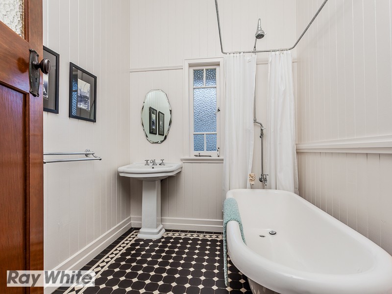 2 Zenith Avenue, Chermside QLD 4032