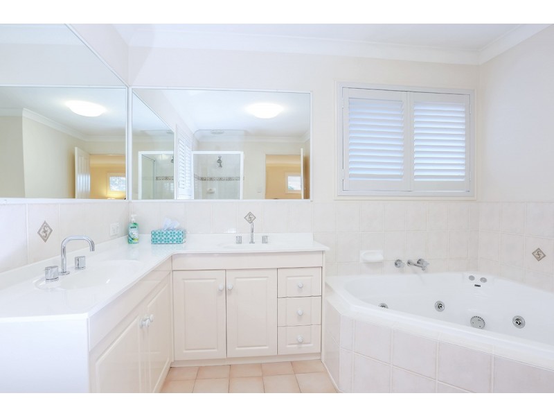 111 Galaxy Street, Bridgeman Downs QLD 4035