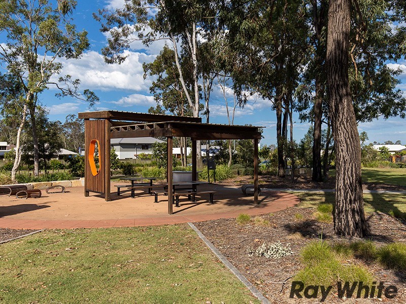 62 Merimbula Crescent, Fitzgibbon QLD 4018