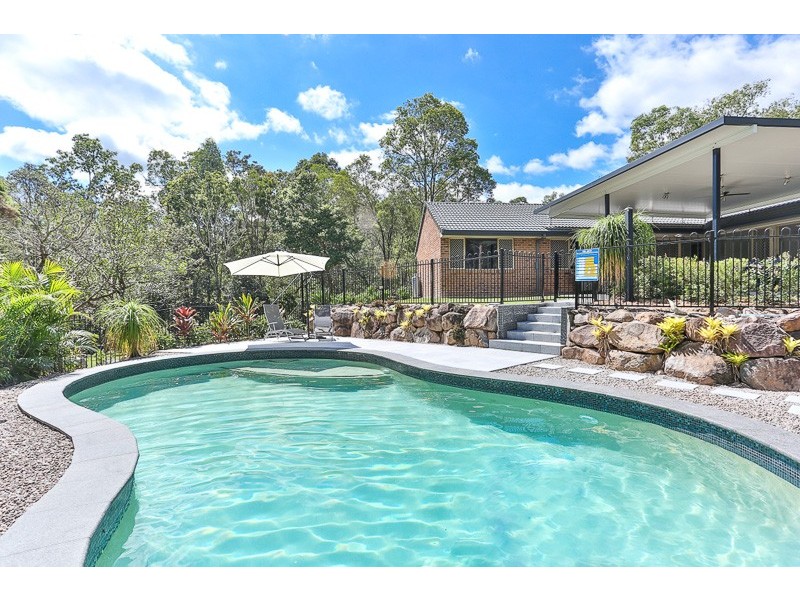 8 Heath Court, Cashmere QLD 4500
