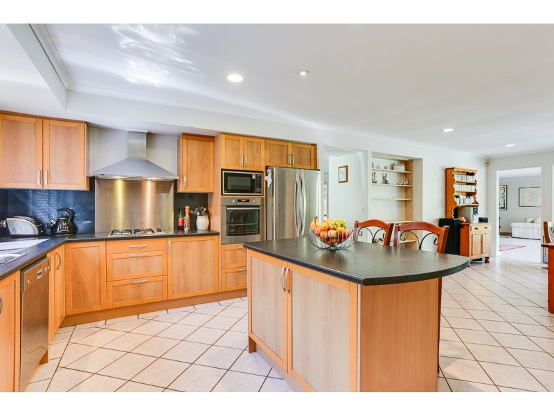 8 Heath Court, Cashmere QLD 4500