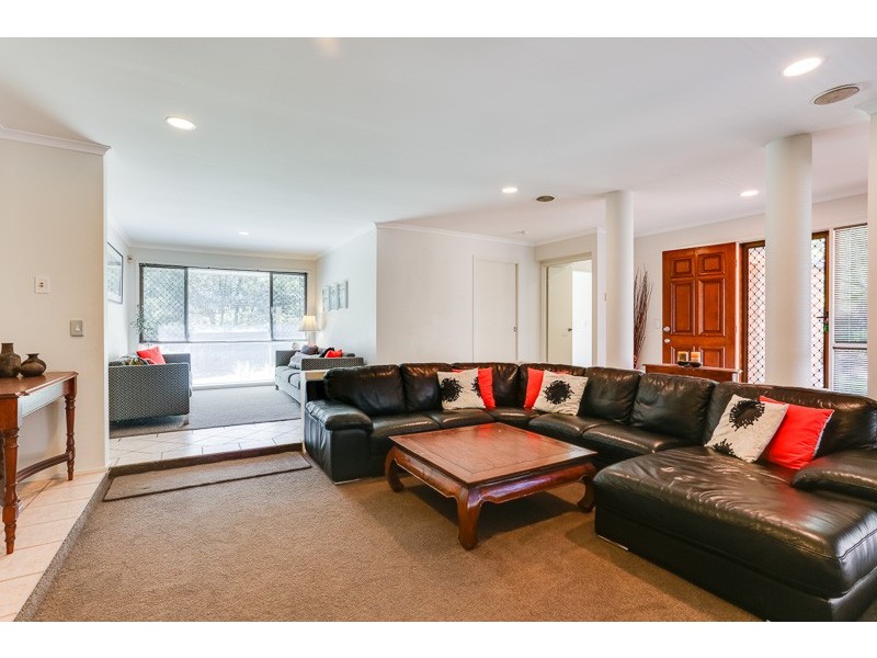 8 Heath Court, Cashmere QLD 4500