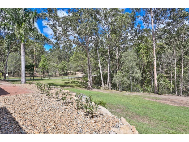 8 Heath Court, Cashmere QLD 4500