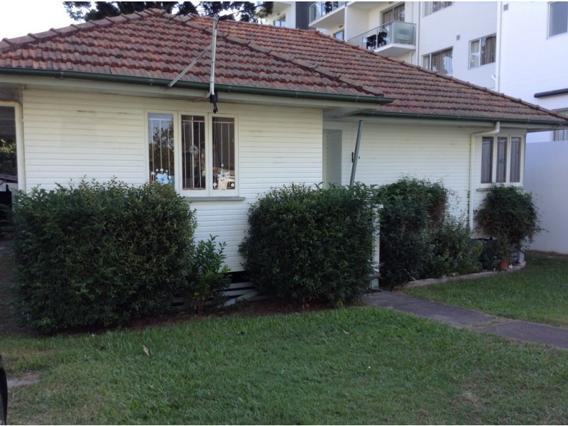 36 Playfield Street, Chermside QLD 4032