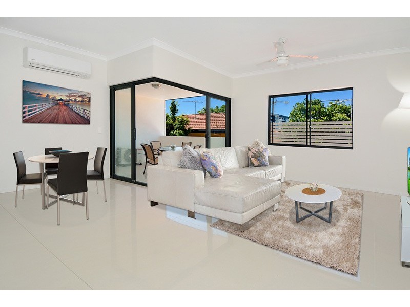 Unit 2 / 9 Greenbank Street, Chermside QLD 4032