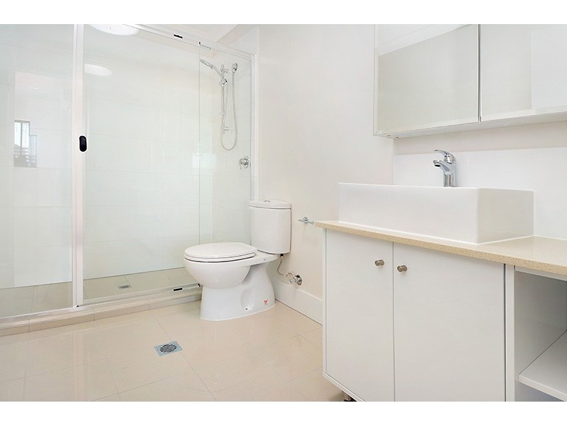 Unit 2 / 9 Greenbank Street, Chermside QLD 4032