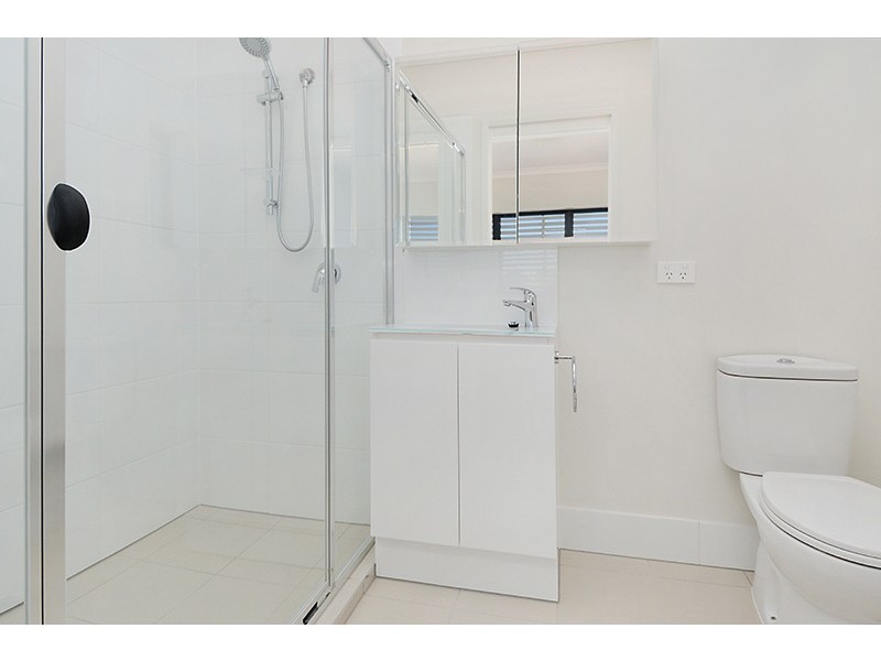 Unit 2 / 9 Greenbank Street, Chermside QLD 4032