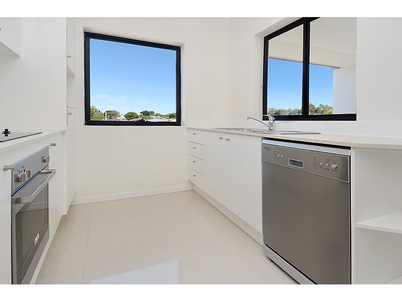 Unit 2 / 9 Greenbank Street, Chermside QLD 4032