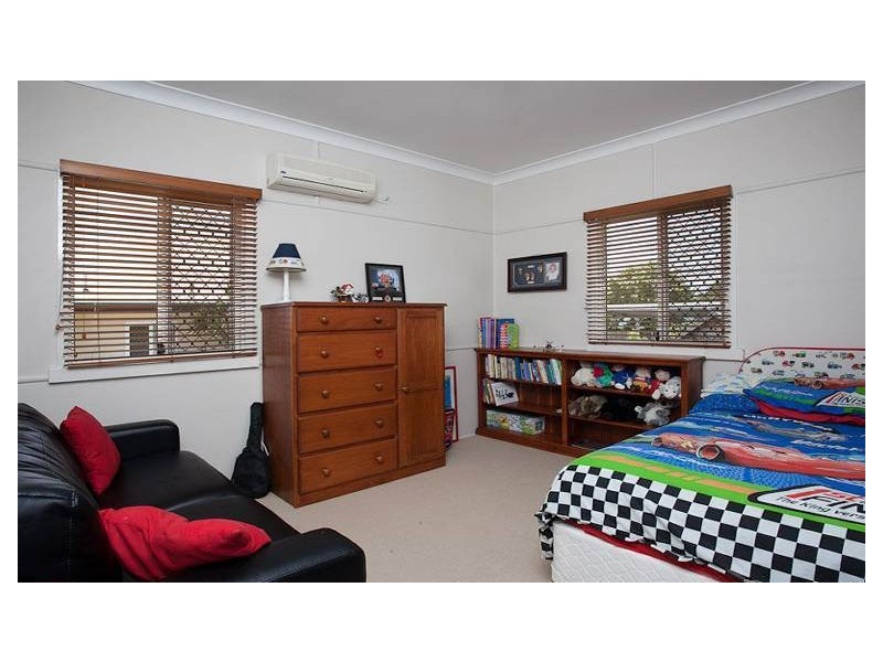 327 Hamilton Road, Chermside QLD 4032