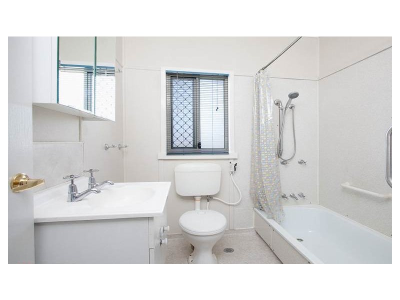 327 Hamilton Road, Chermside QLD 4032