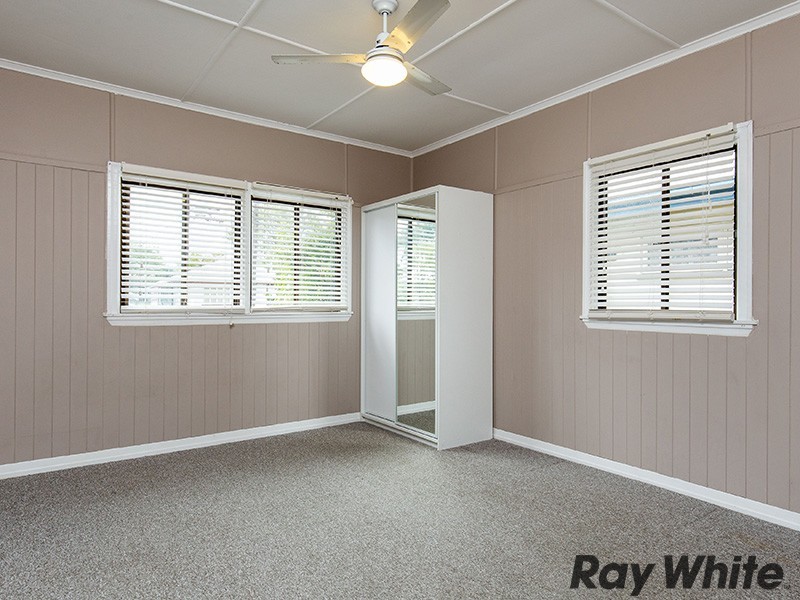 31 Arundal Street, Brighton QLD 4017