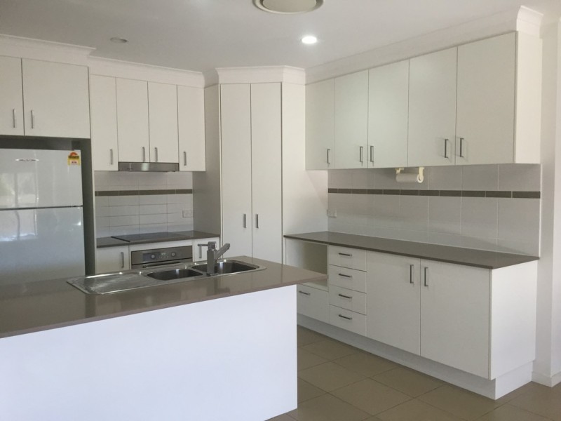 18 Hillside Circuit, Chermside West QLD 4032