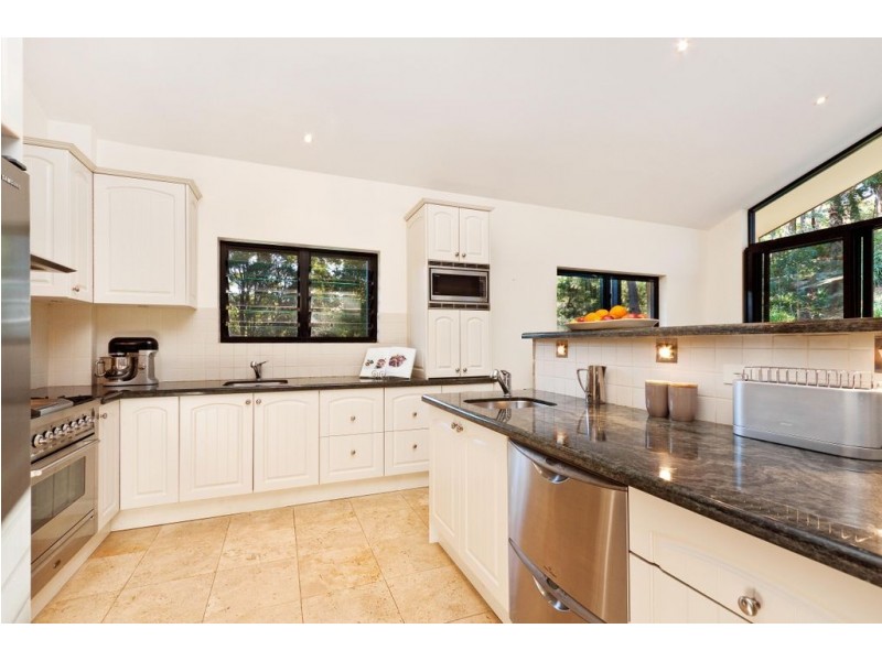 8 Barkala Road, Bayview NSW 2104