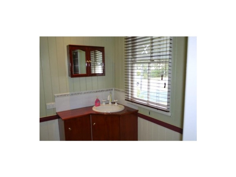 16 Pine Street, North Ipswich QLD 4305