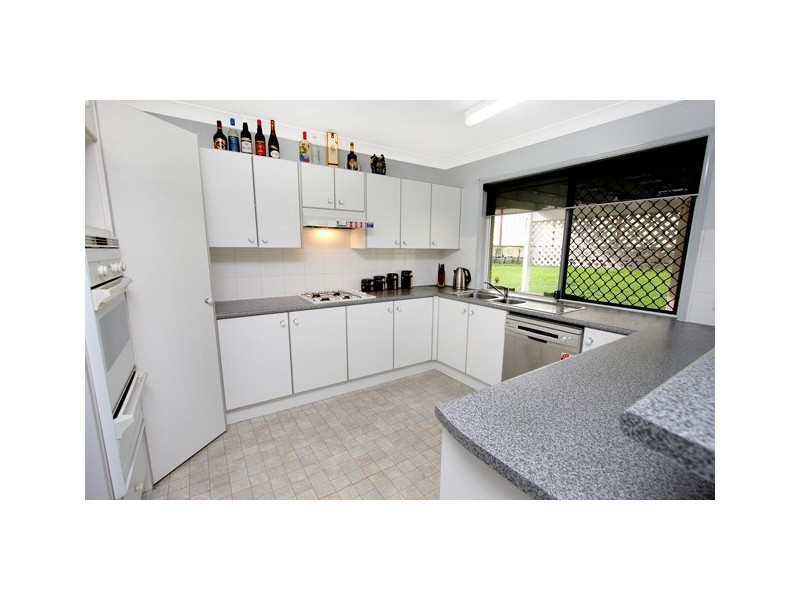 42 Jonquil Circuit, Flinders View QLD 4305
