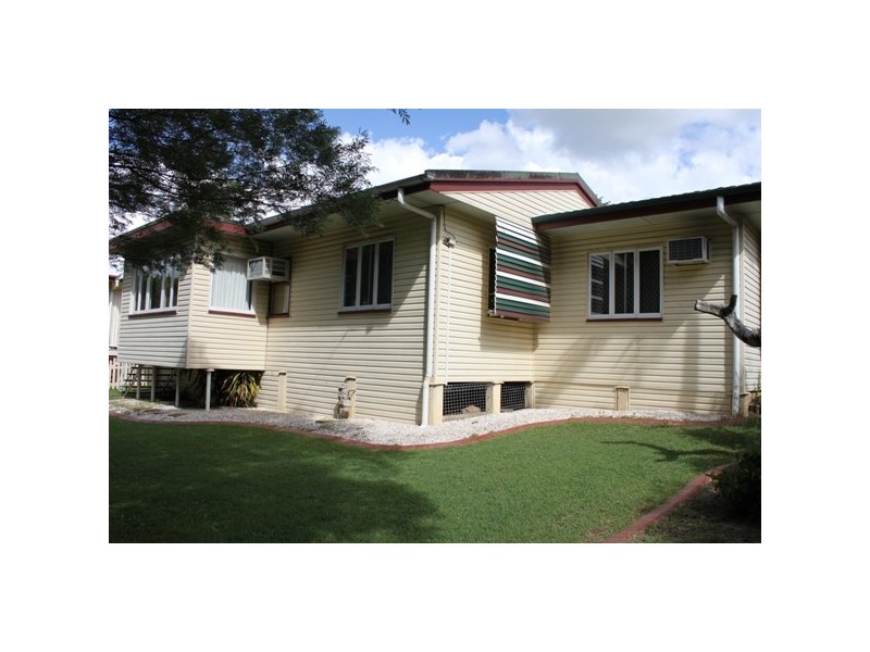 18 Stanely Street, North Booval QLD 4304