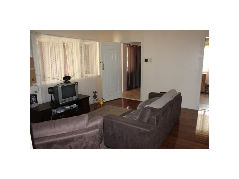 18 Stanely Street, North Booval QLD 4304