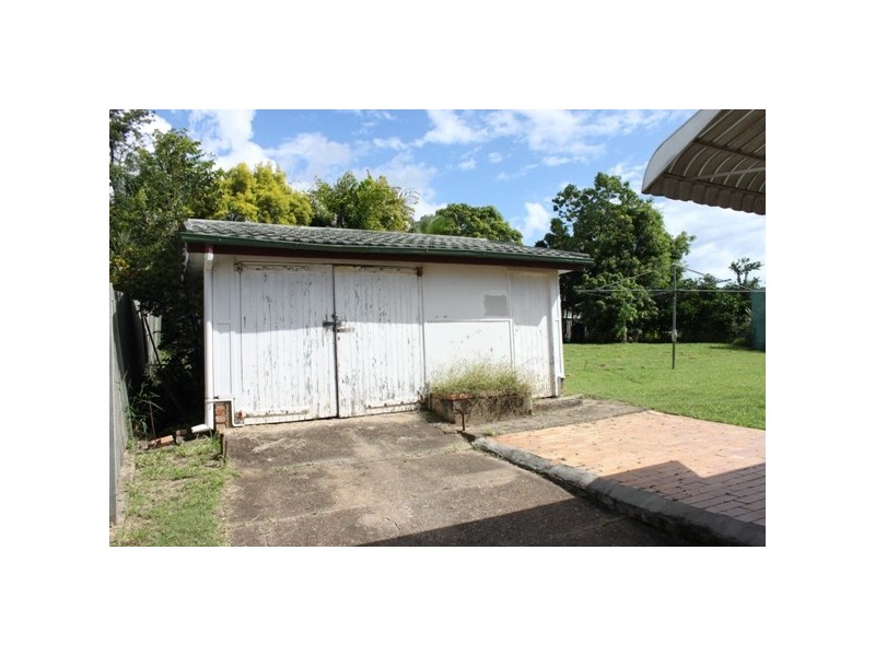 18 Stanely Street, North Booval QLD 4304