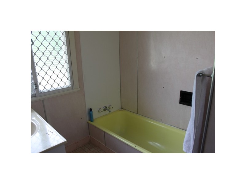 18 Stanely Street, North Booval QLD 4304