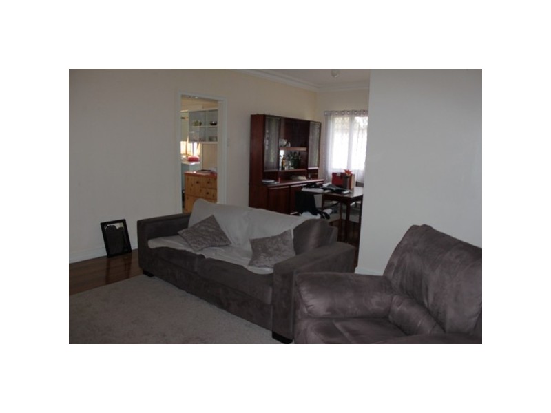 18 Stanely Street, North Booval QLD 4304