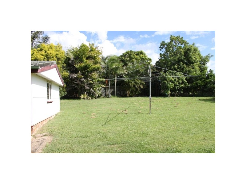 18 Stanely Street, North Booval QLD 4304