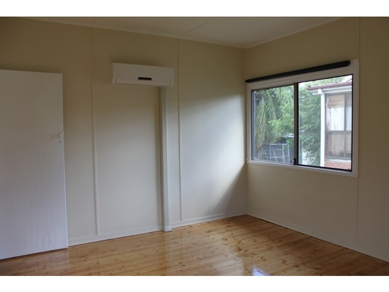 33 Samford Road, Leichhardt QLD 4305